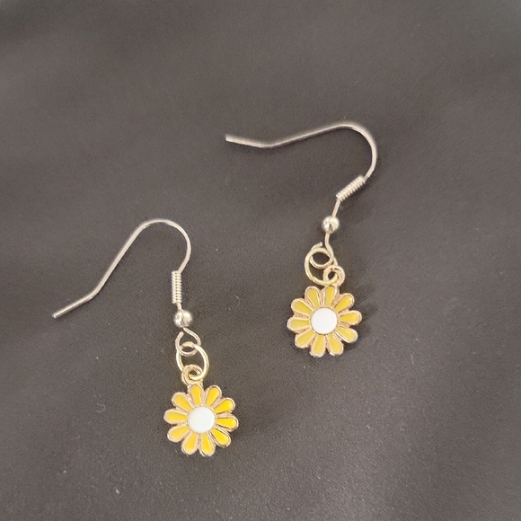 Handmade Jewelry - Handmade Gold Tone and White Daisy Earrings